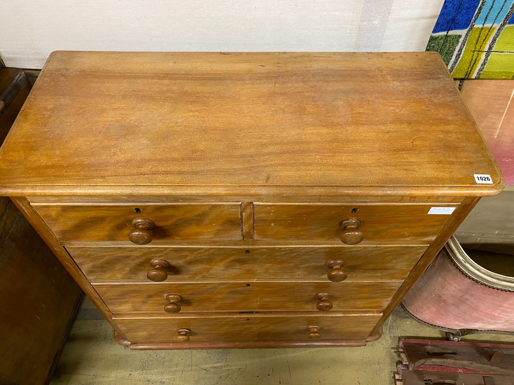 A Victorian satin birch chest of drawers, width 103cm, depth 46cm, height 105cm